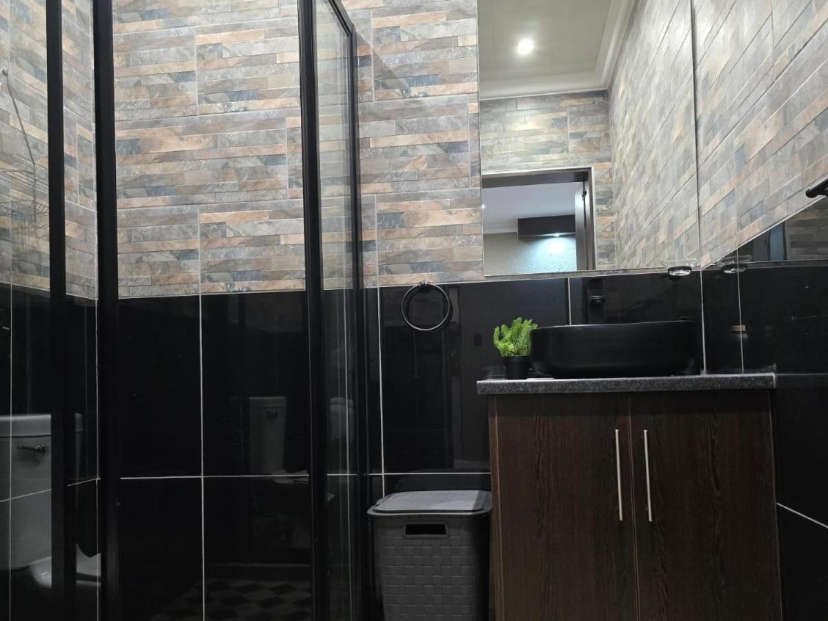 Onverwacht Palm Inn Guesthouse מראה חיצוני תמונה